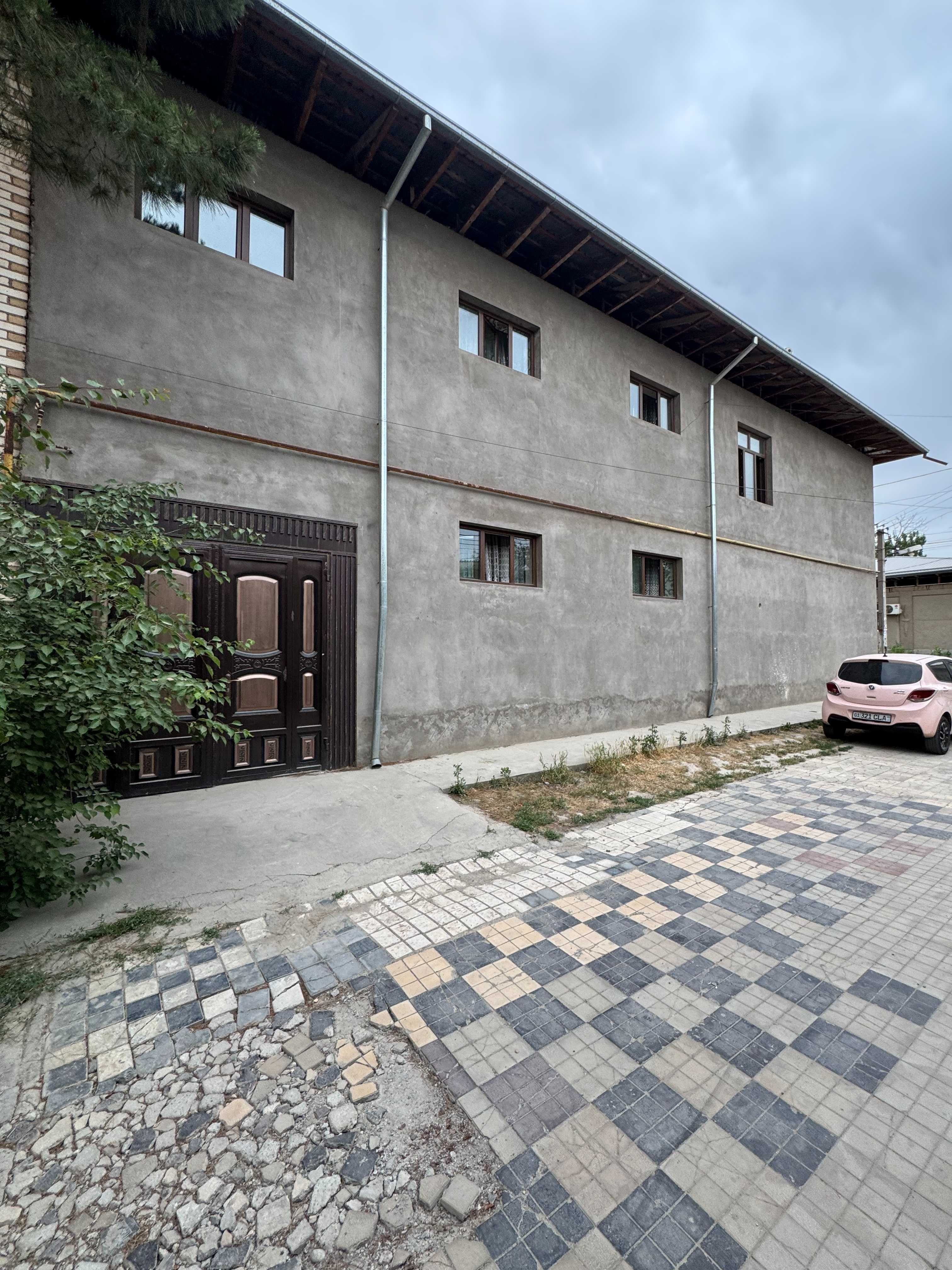 Hovli, uy. To’liq jihozlangan. Nazarbek, Harakatda.