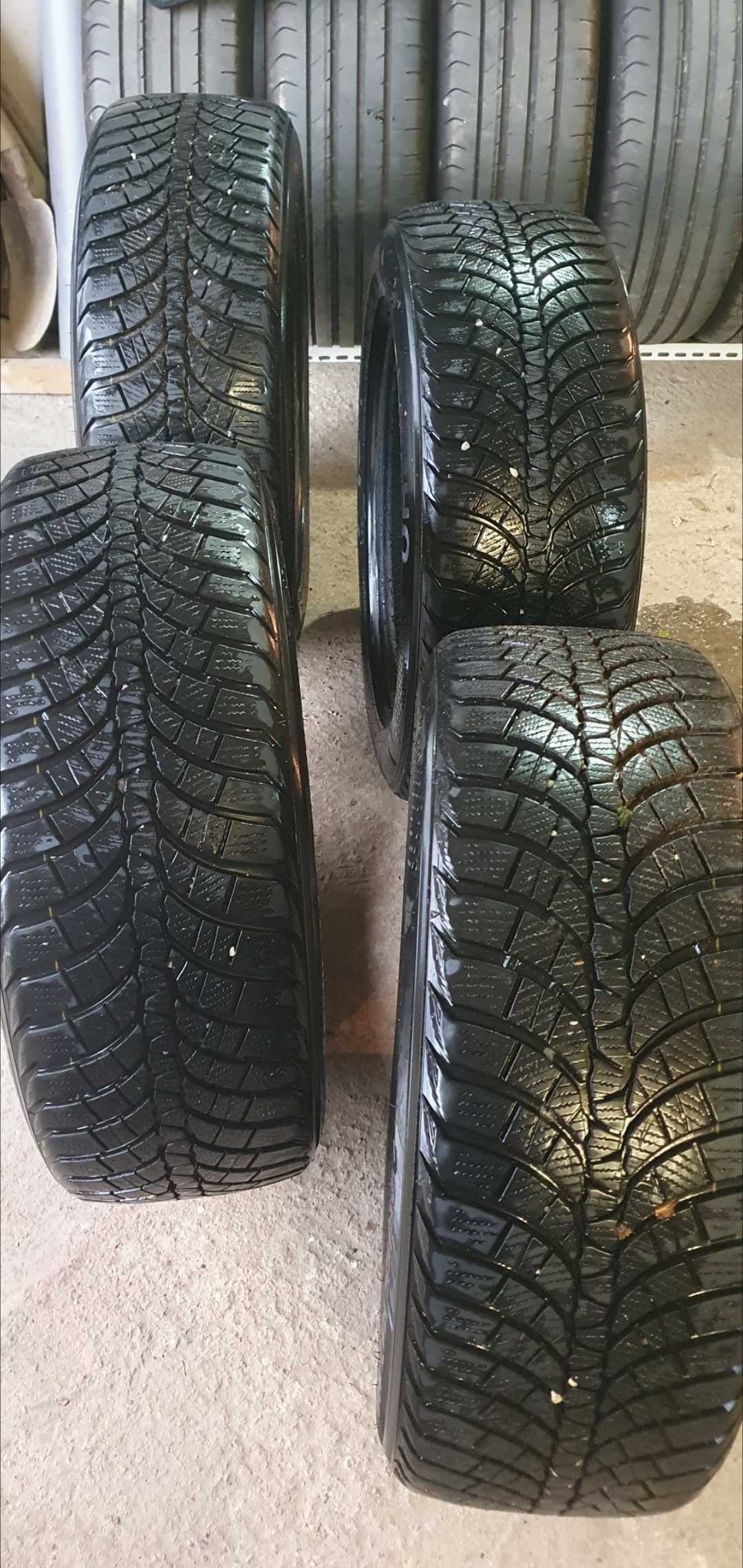 Продавам зимни гуми 4 броя 225/55/17 KUMHO DOT 3720 добро състояние