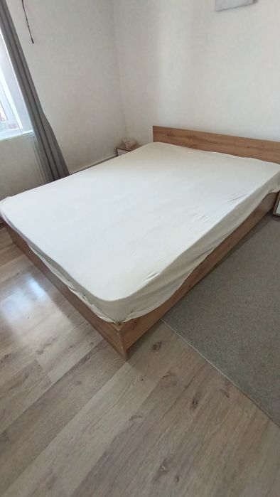 Vând pat de dormitor 160/200