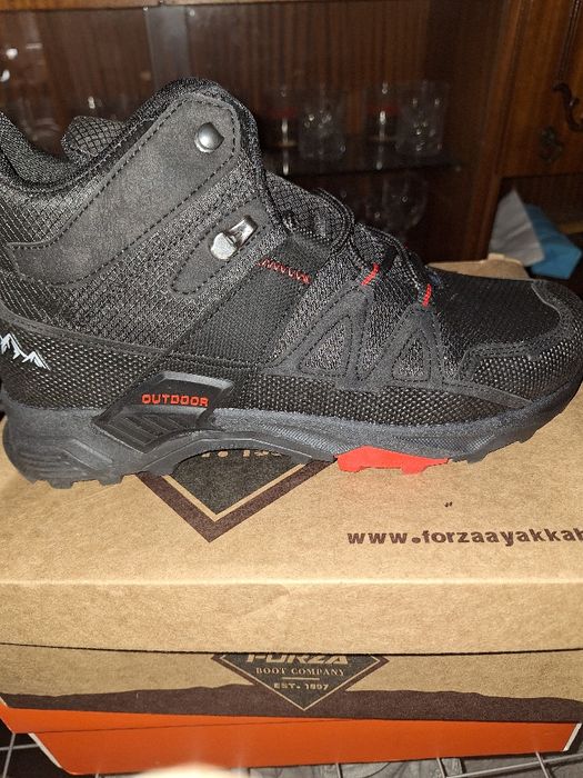 Продавам нови зимни боти