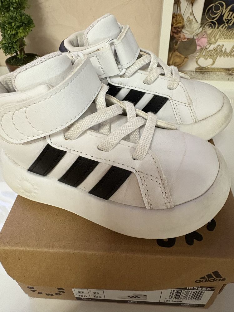 Детски маратонки Adidas номер 22