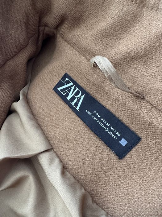 Бежово палто Зара