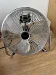 Ventilator de podea