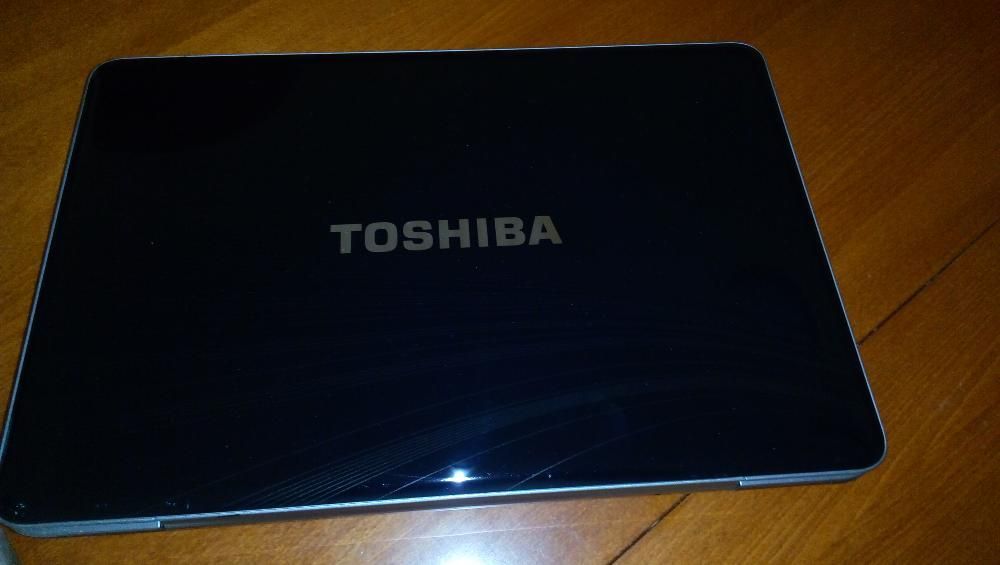 Продавам лаптоп Toshiba