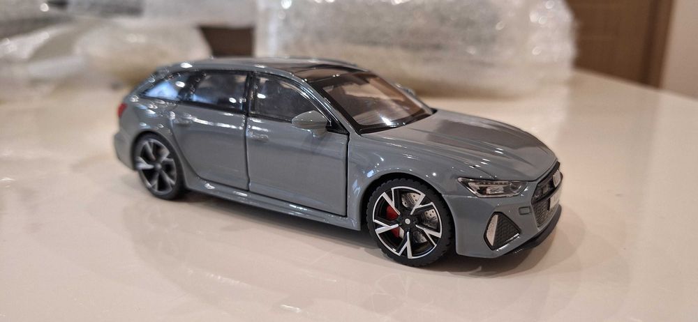 Ауди Audi RS6 1:32 отваряеми врати, капак, светещи фарове и стопове