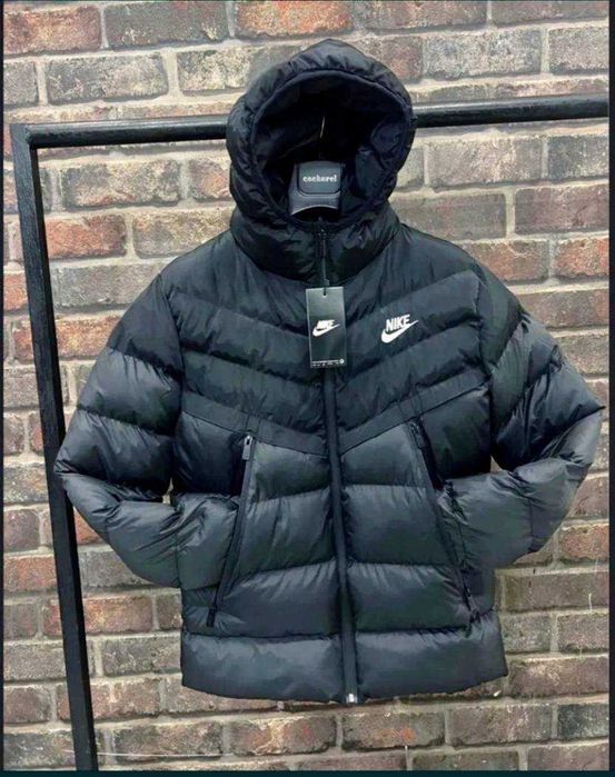 мъжко спортно яке Nike  При покупка на 2 бр отсъпка от цената