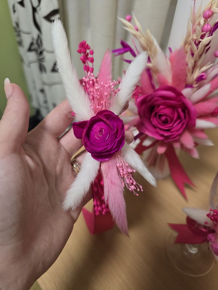Buchet de nunta si set de lumanari , pahare si cocarde