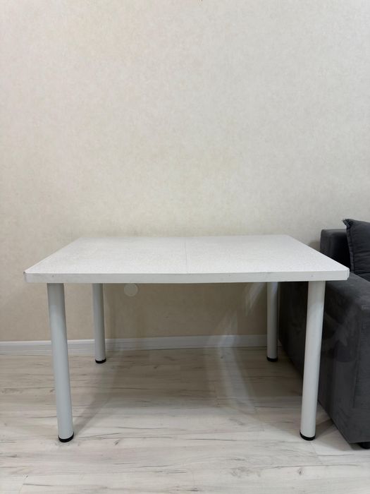 Продам кухонный стол срочно