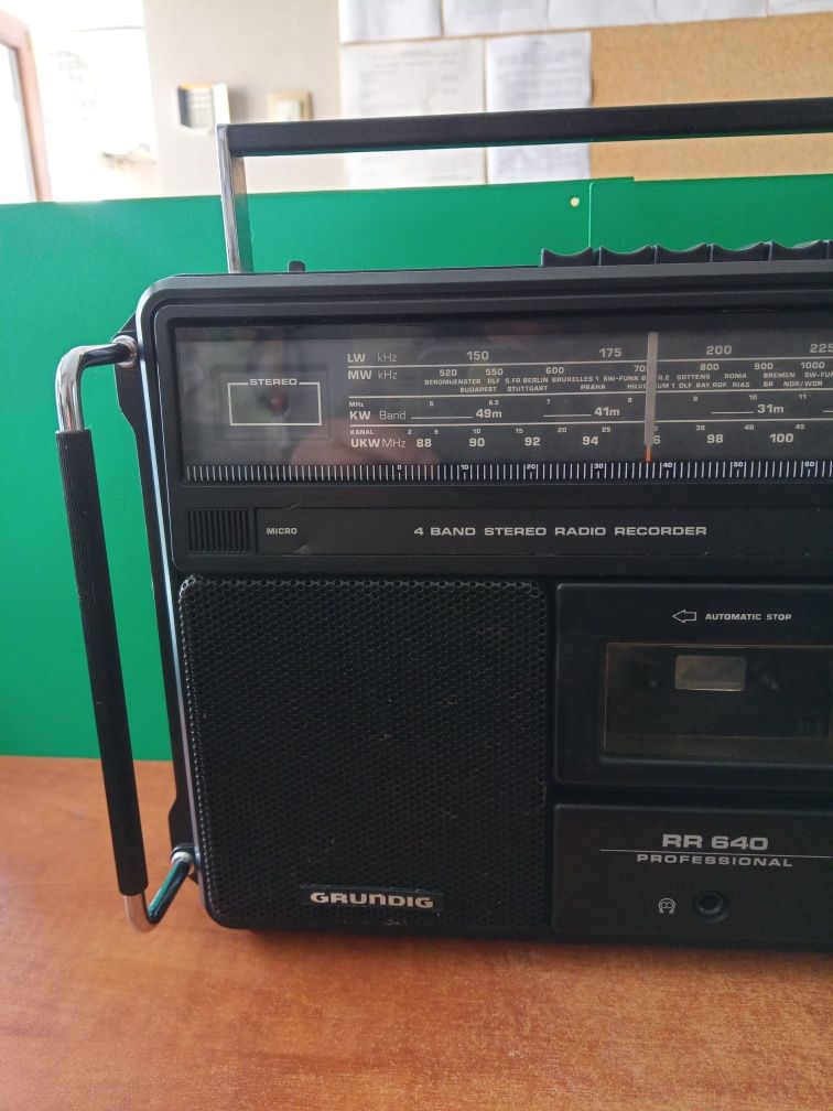 GRUNDIG RR 640 Професионален БУМБОКС Стерео Касетофон с Тунер 1981 г.