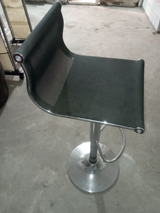 Продам детское кресло для парикмахеров