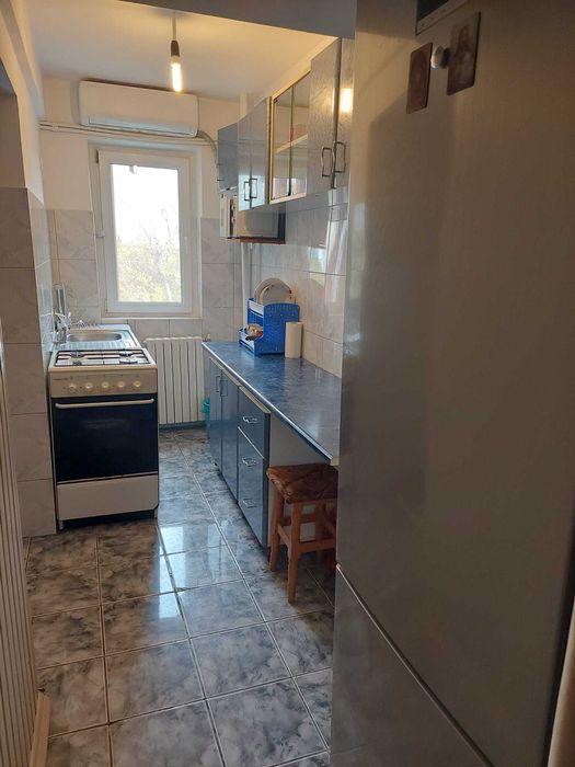 Apartament modest cu 3 camere ÷Garaj privat