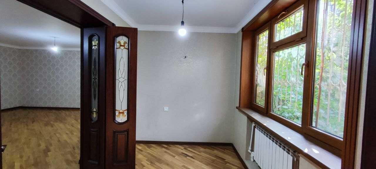 м.Буюк Ипак Йули ул.Поленова банковский дом 4-комн 2/4 126 м² ремонт