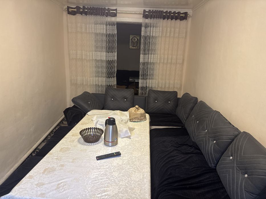 Samarqand markazi 4 sotix 4 xona gorbalnitsya orqa tarafi