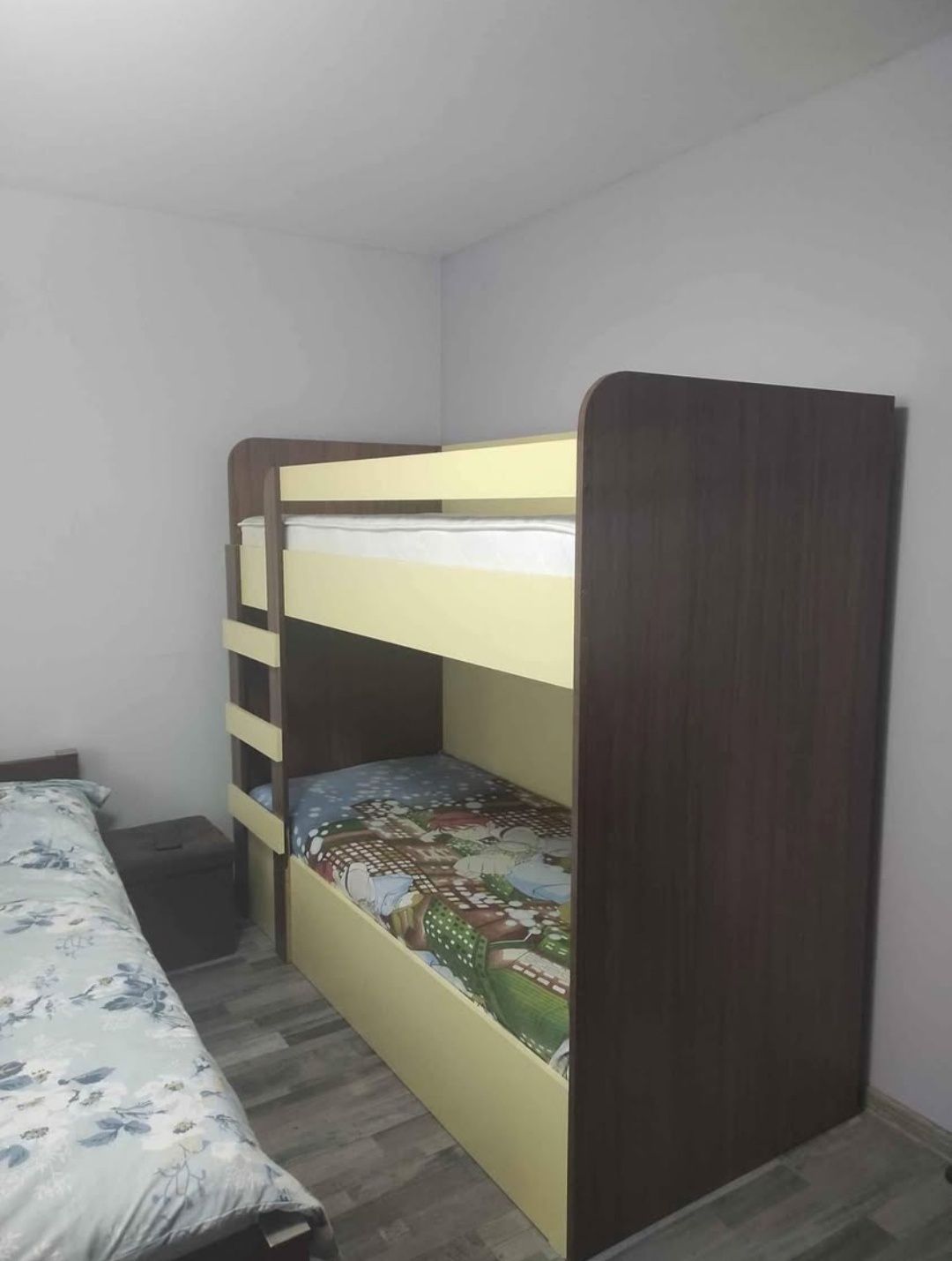 Продавам двуетажно легло 85×200