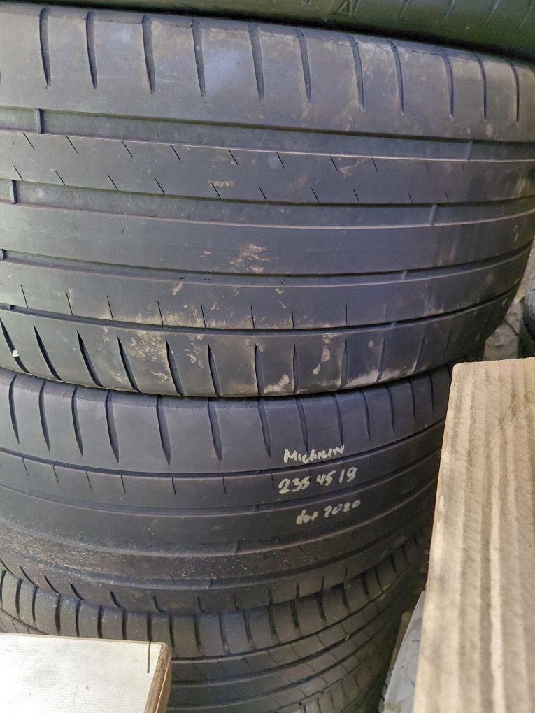 235/45/19"-225/55/19" Michelin, Continental