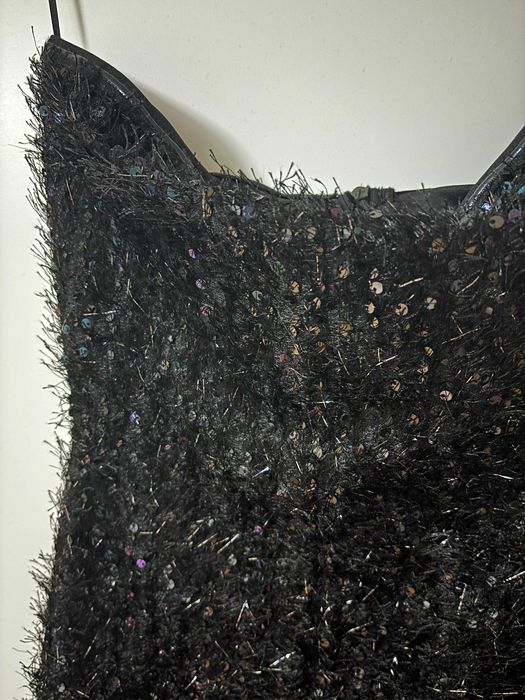 Черна миди рокля с блестящ ефект