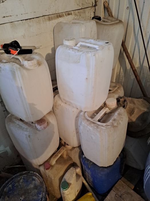 Продам 20 ти литровые канистрыи
