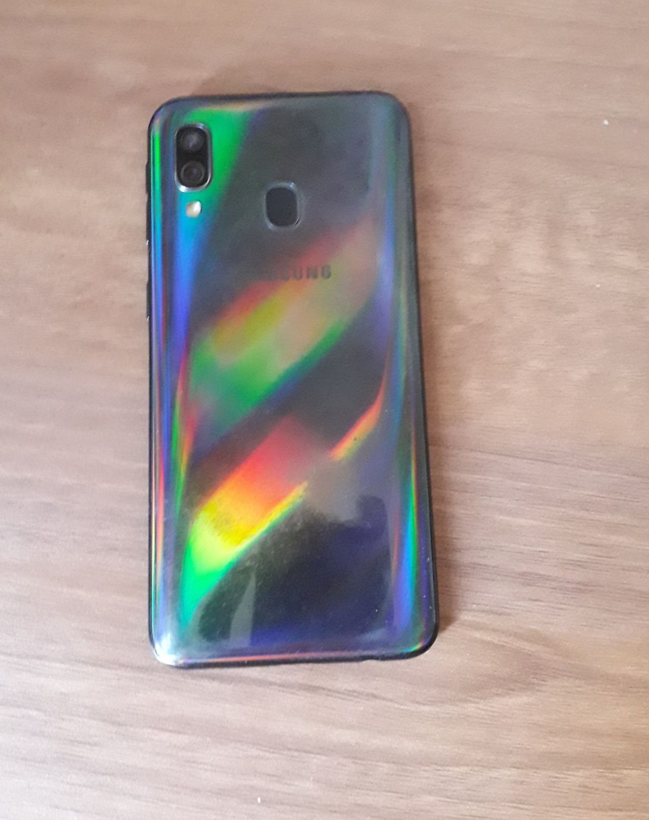 Samsung A40 сотилади