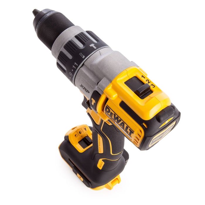 Акумулаторен Ударен Винтоверт DCD996 18V  95Nm с Батерия 4Ah и Зарядно