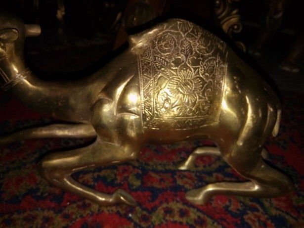 Cămilă , sculptura din bronz