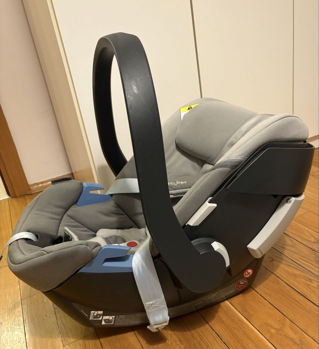 Столче за кола Cybex Aton 5 с адаптери
