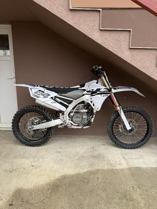 De vanzare yamaha yz250f cu piese GYTR in stare perfecta