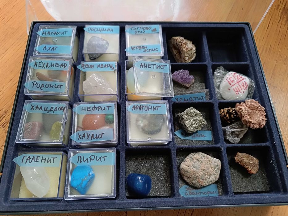 Колекция минерали - ахат,малахит, опалит,аметист,галенит,обсидиан и др