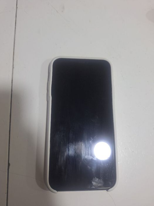 iPhone 11 в хорошем состоянии почти в отличном