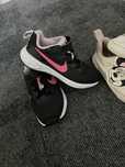 Adidasi fetita  nike si hm marime 30
