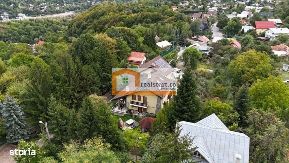 Vedere padure, panouri solare si fotovoltaice, pompa de caldura,  semi