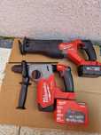 Milwaukee set rotopercutor ferestrau sabie.