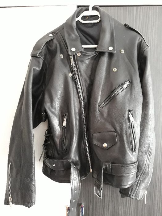 jacheta biker de piele neagra