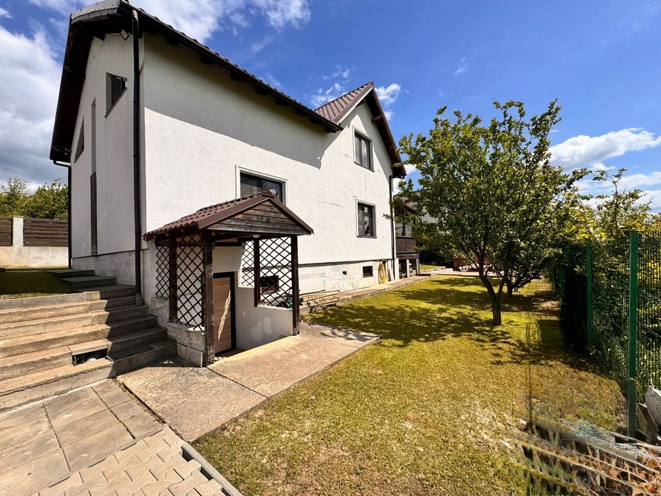 Casa individuala cu acces privat + teren 500 mp