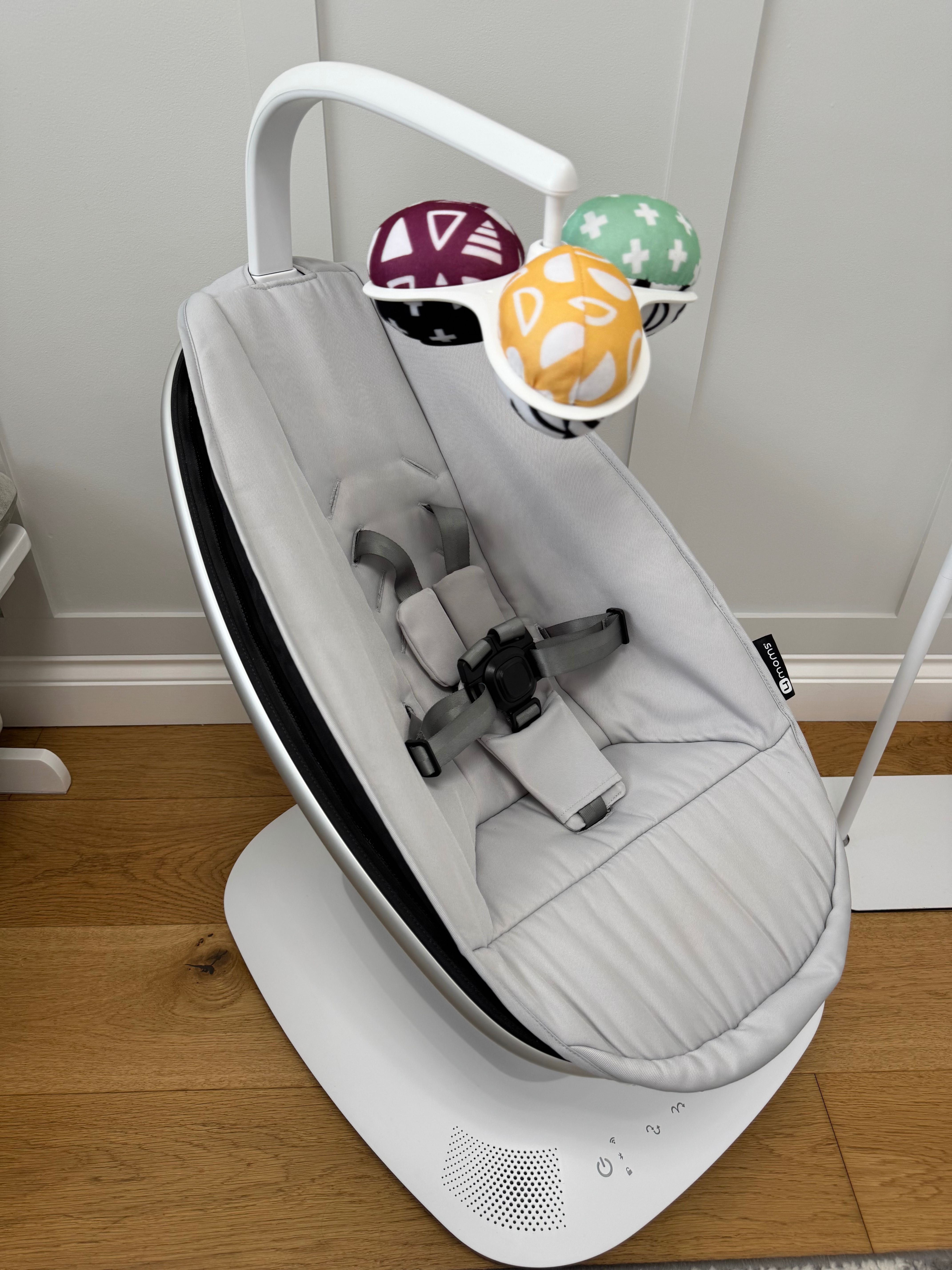 Електрическа бебешка люлка mamaRoo 5.0, сива