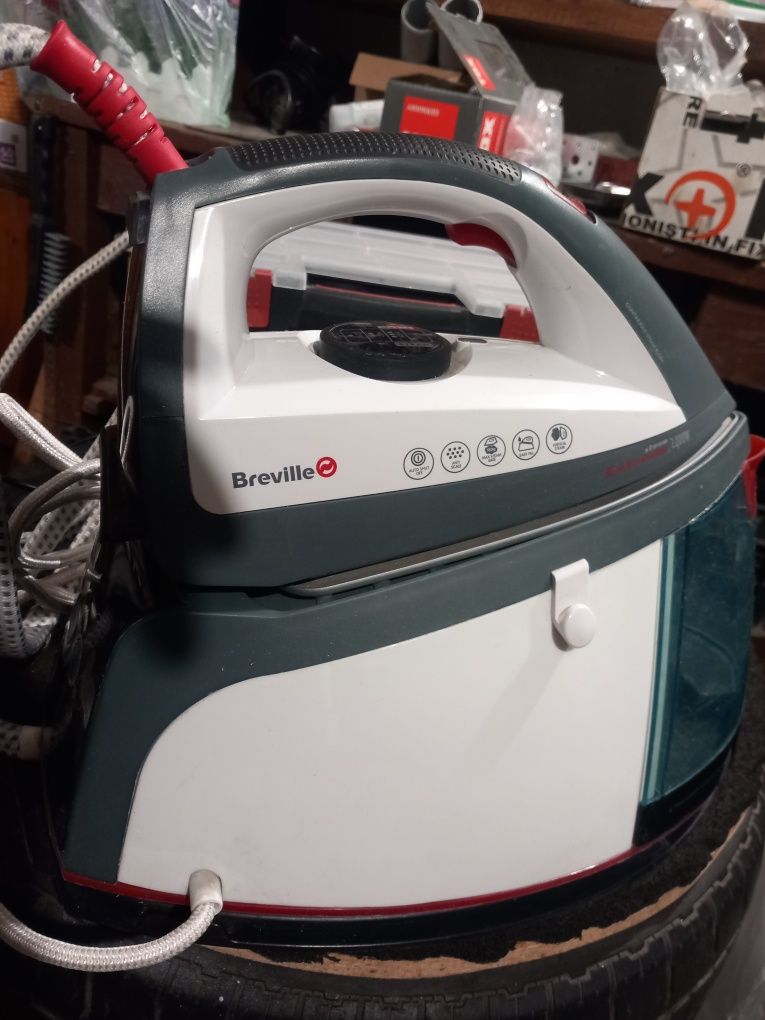 Vand statie de calcat BREVILLE 2400W