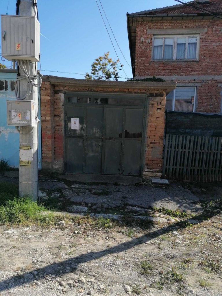 Дава се под наем Гараж / Паркомясто в Добрич, Автогара - 15 кв.м за 71.4 € - Снимка #1