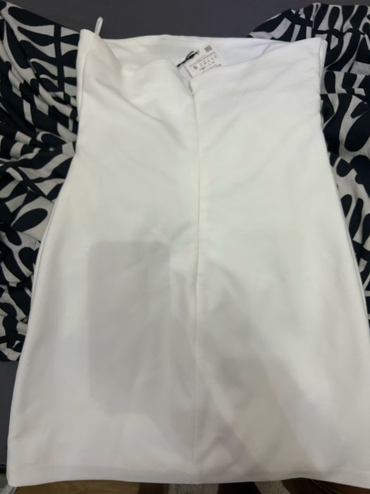 Чисто нова рокля още с етикета на ,,Zara”