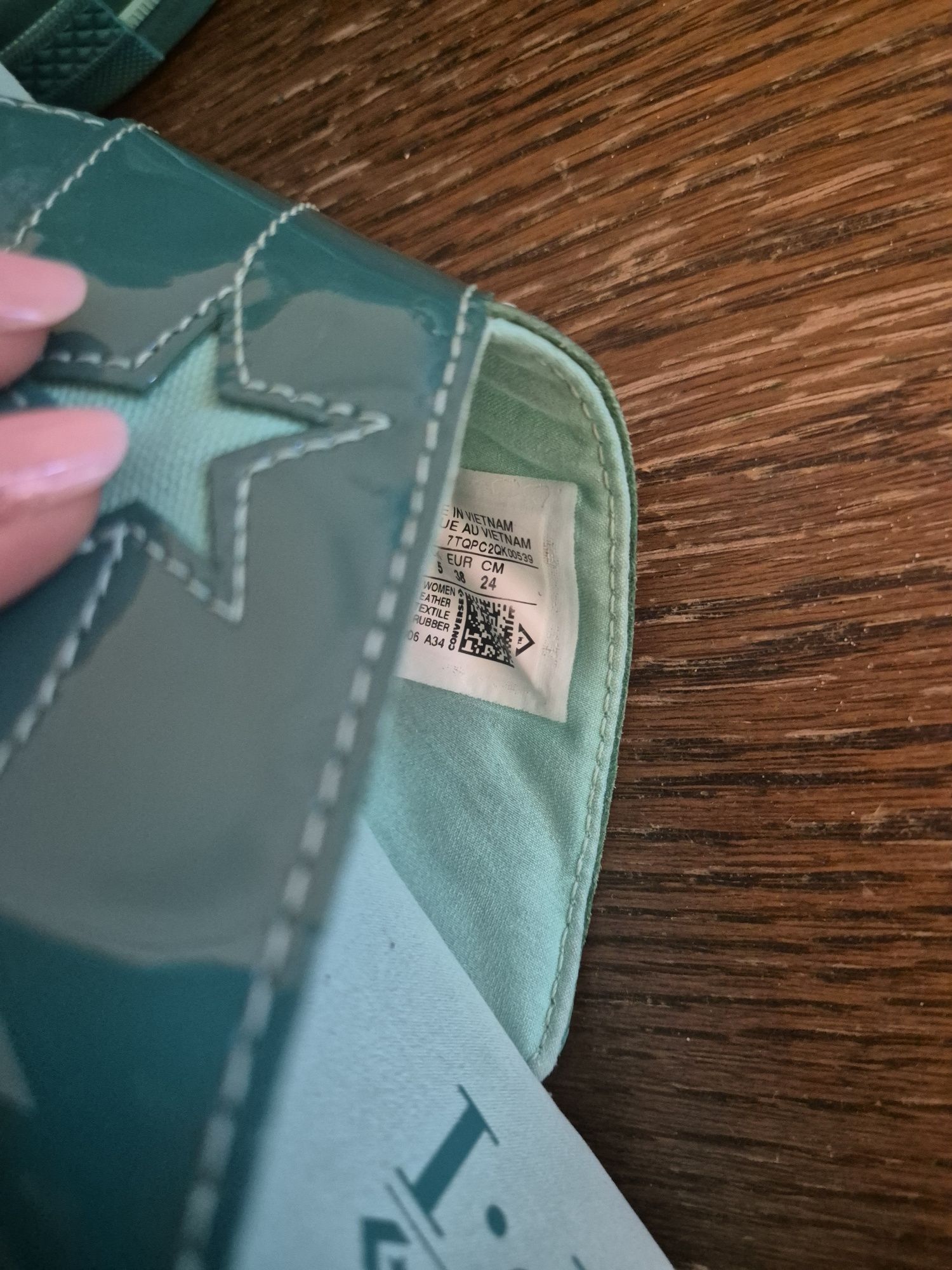 Slapi Converse damă