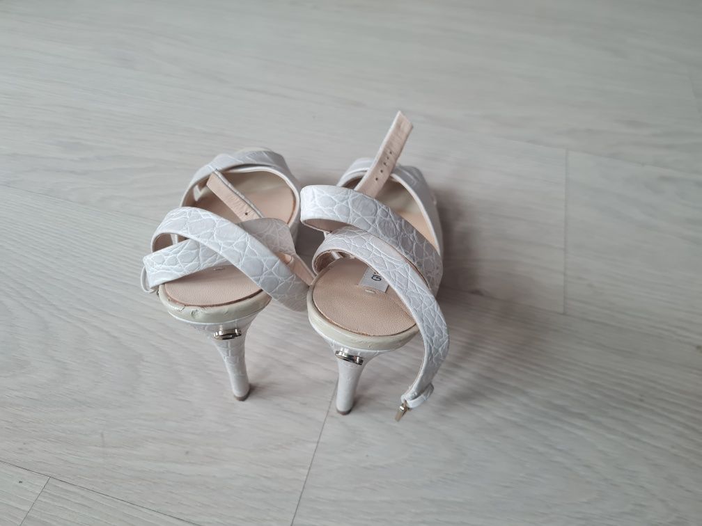 Sandale elegante Guess - mărimea 37