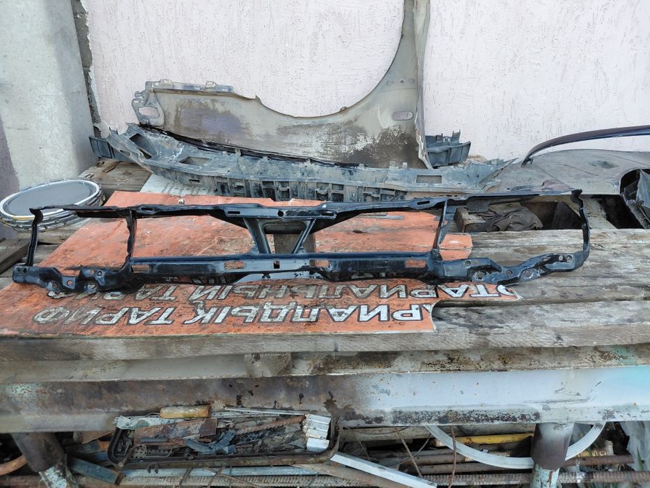 продам переднюю  рамку WV passat b4 (телевизор)