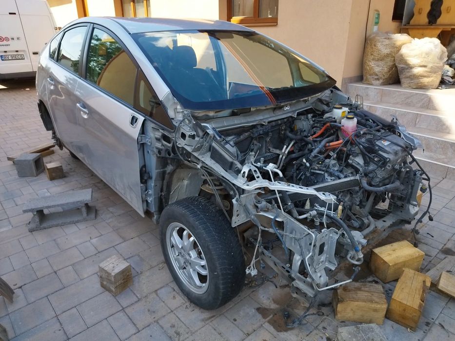 Dezmembrez Toyota Prius 3