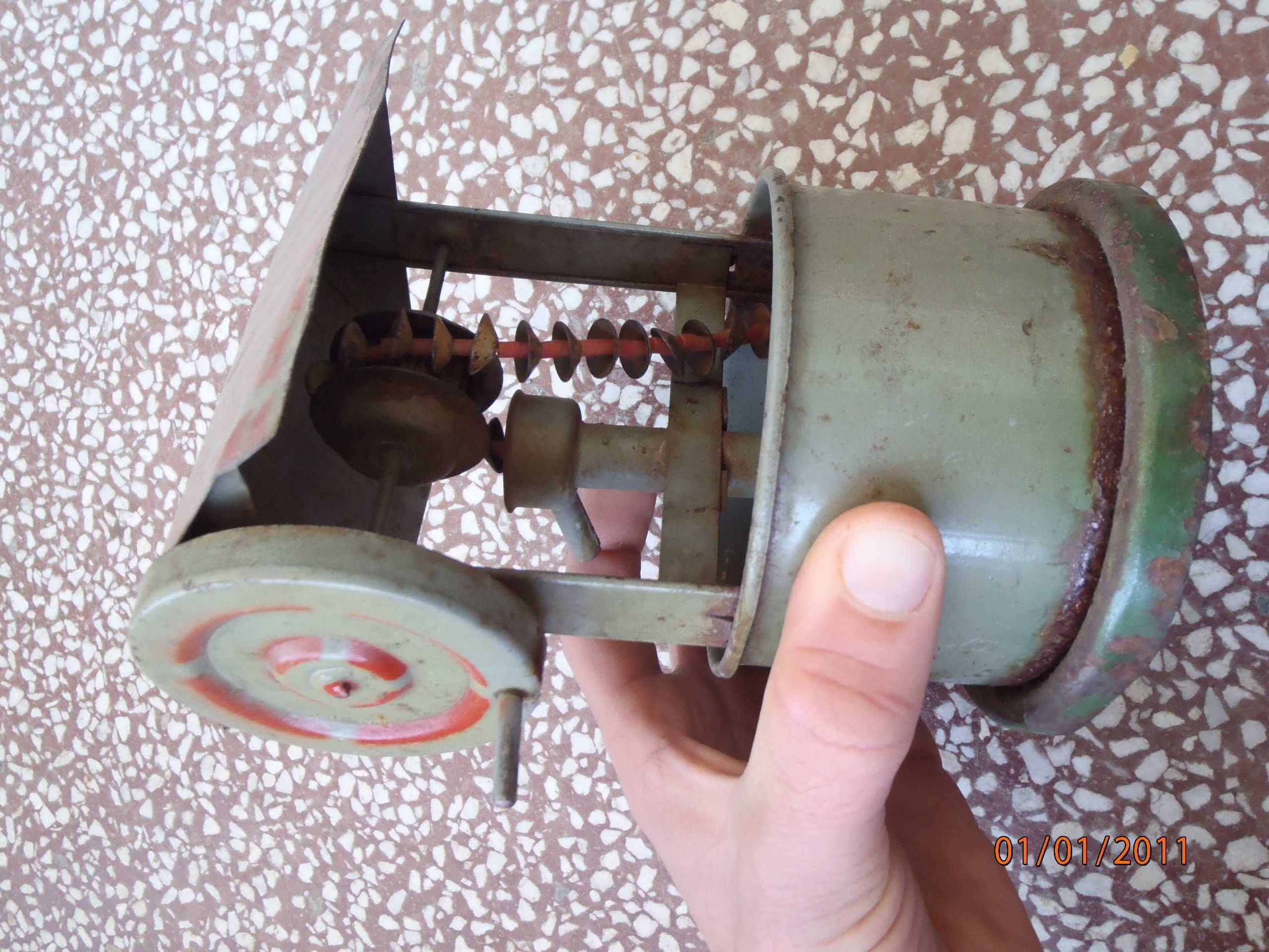 Ретро играчка метална – функциониращ кладенец от 30-те.