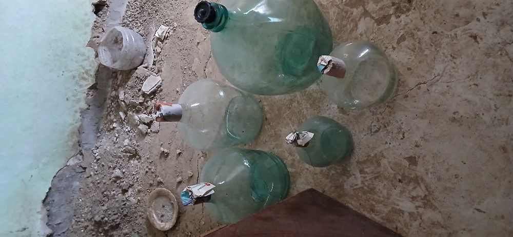 Vand damigene de toate marimile