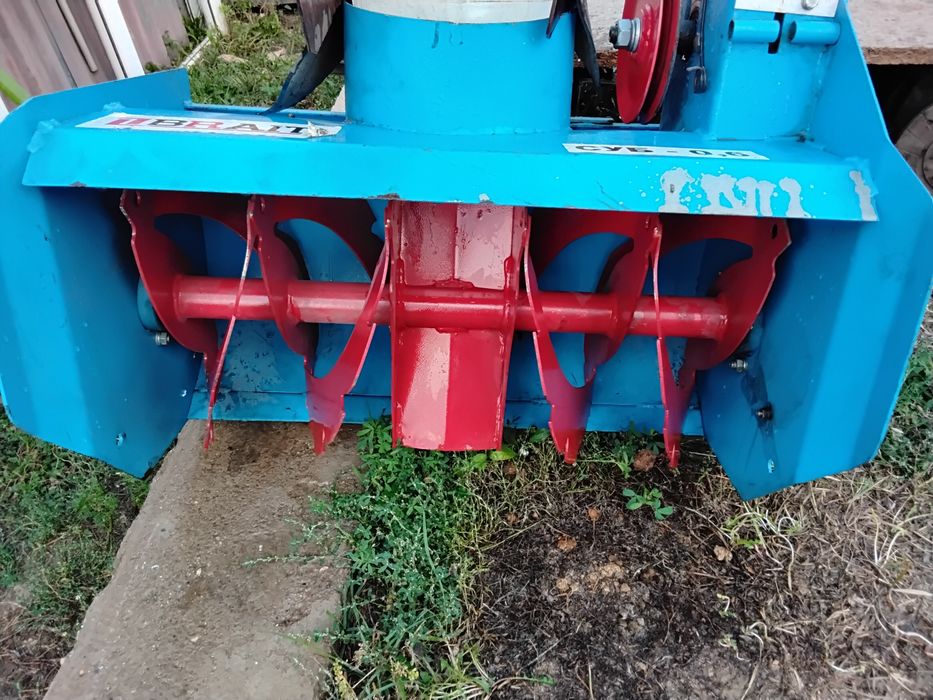 Культиватор снегоуборичная почти  новый мало пользовался