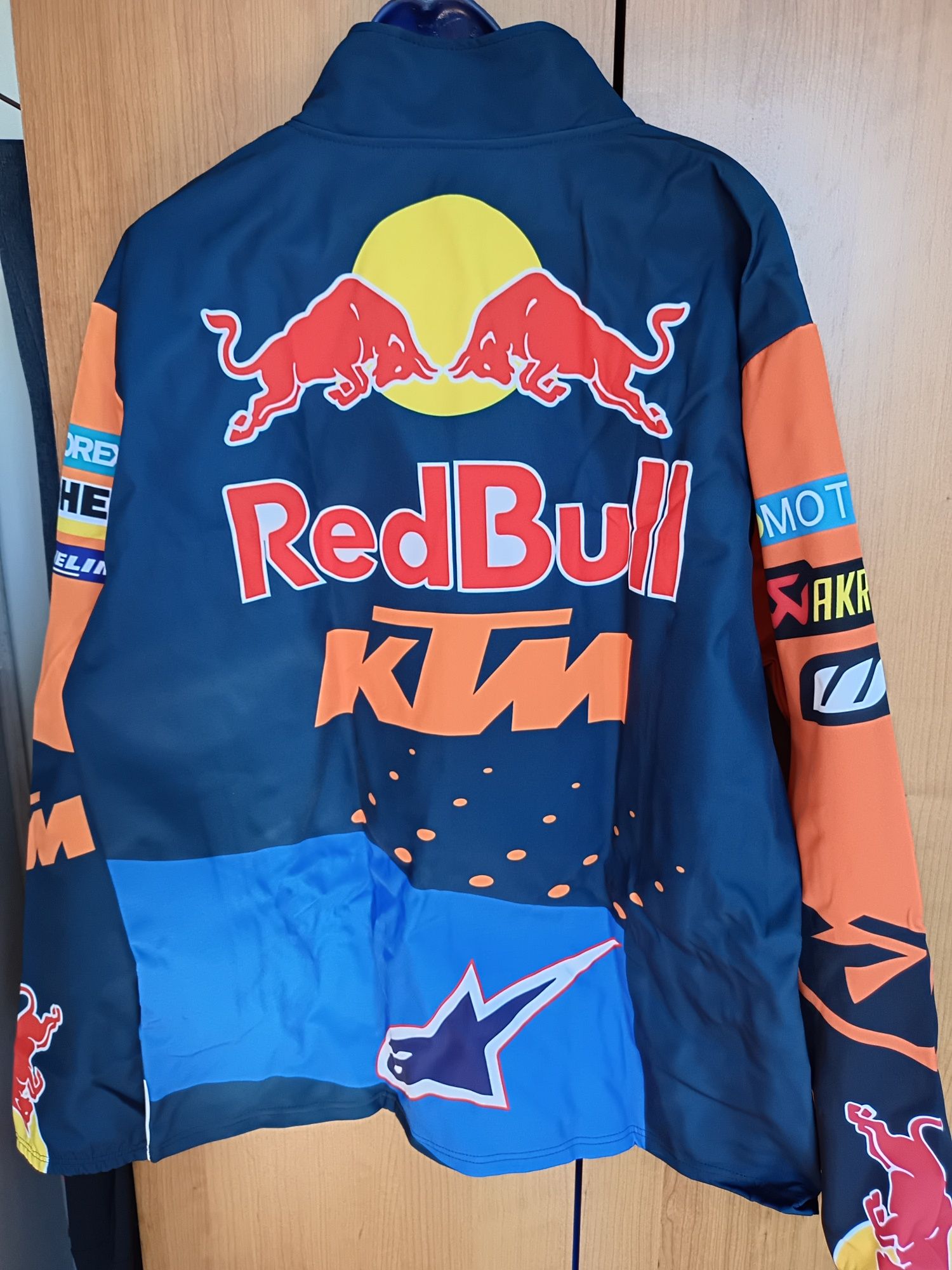 Суичъри на KTM FOX и ветровки с ципове няколко модела КТМ!!!