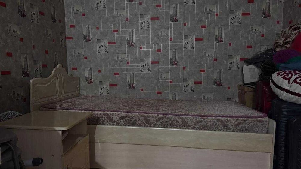 продам кровать с тумбочкой