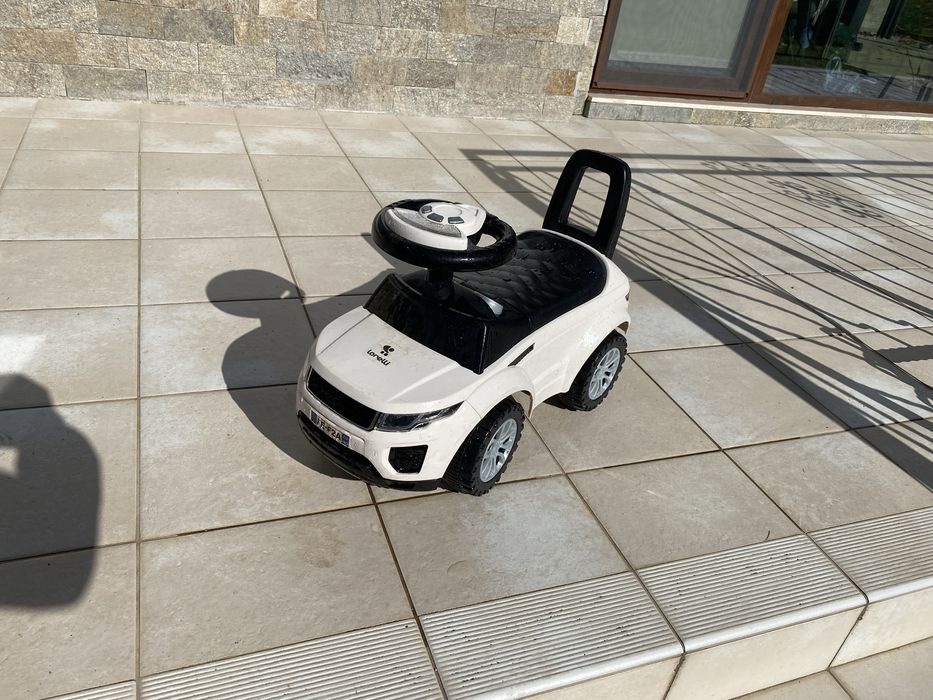 Продавам детско камионче и триколка