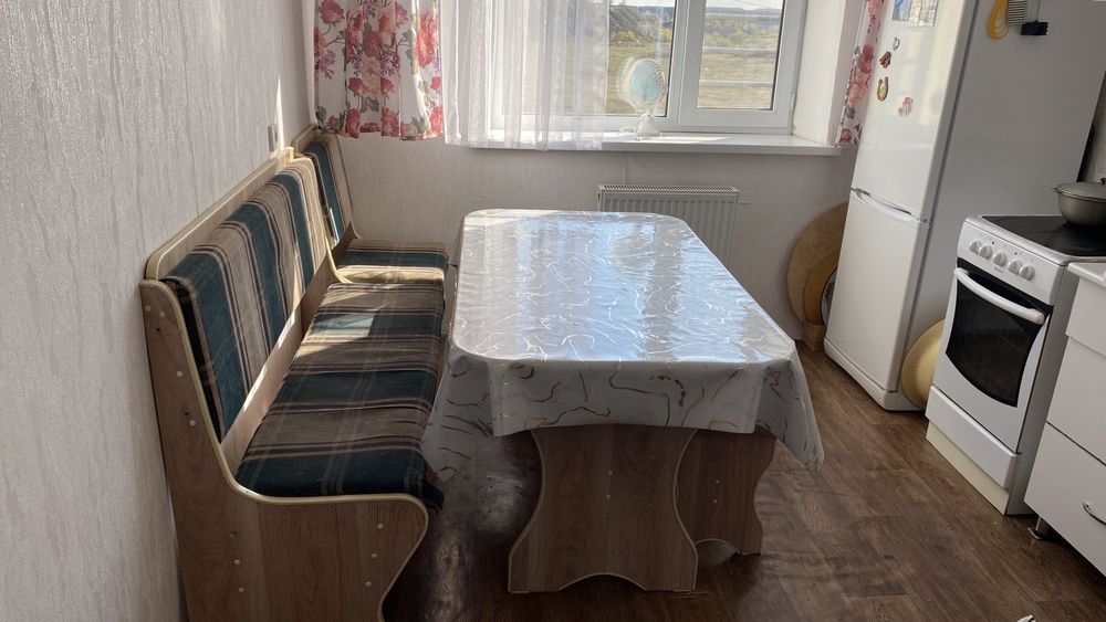 кухонный стол и стулья бу