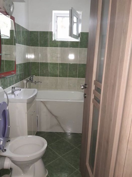 Închiriez apartament