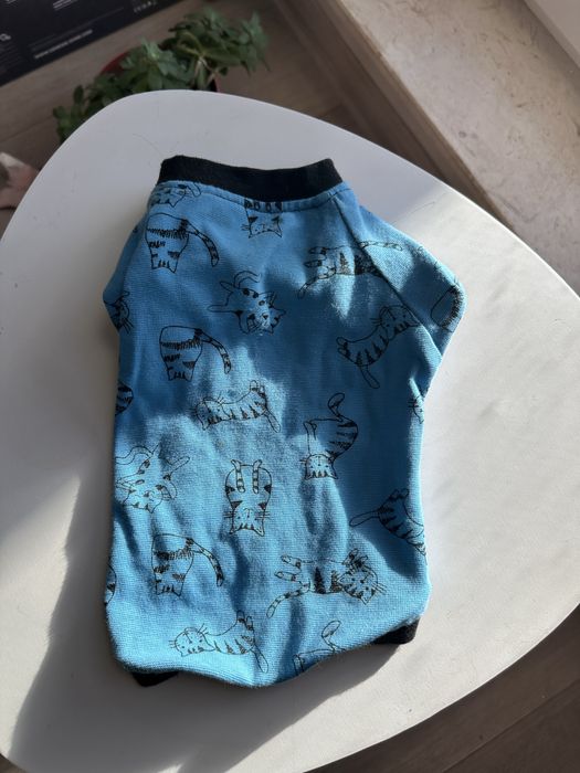 Дрехи за котки отлично състояние